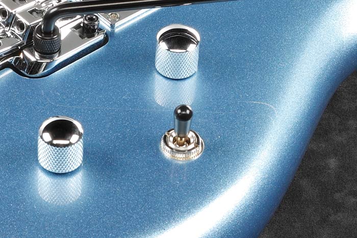 Coil-tap switch on tone control (push/pull)